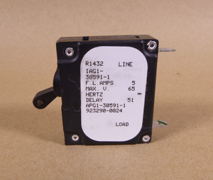 Airpax IAG1-30591-1 Circuit Breaker (Hydraulic Delay) 5A AC DC Lever Panel Mount