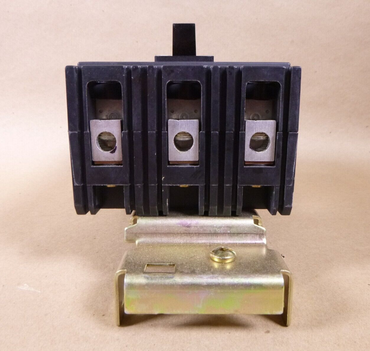 New Square D FA34040, I-Line Plug-In Molded Case Circuit Breaker 40A 3P 480V | Electrical MRO Replacement Parts &amp; Components and Commercial Electrical Supplies Company