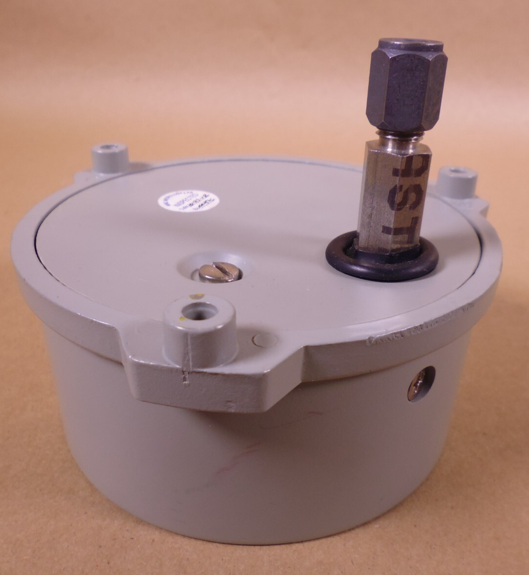 Weksler EA24-3CUF-RWBX Pressure Gauge 400PSI , 6685-00-872-4760 | Industrial MRO Replacement Parts, Manufacturing Machine Parts &amp; Components, Heavy Equipment Parts Supplier
