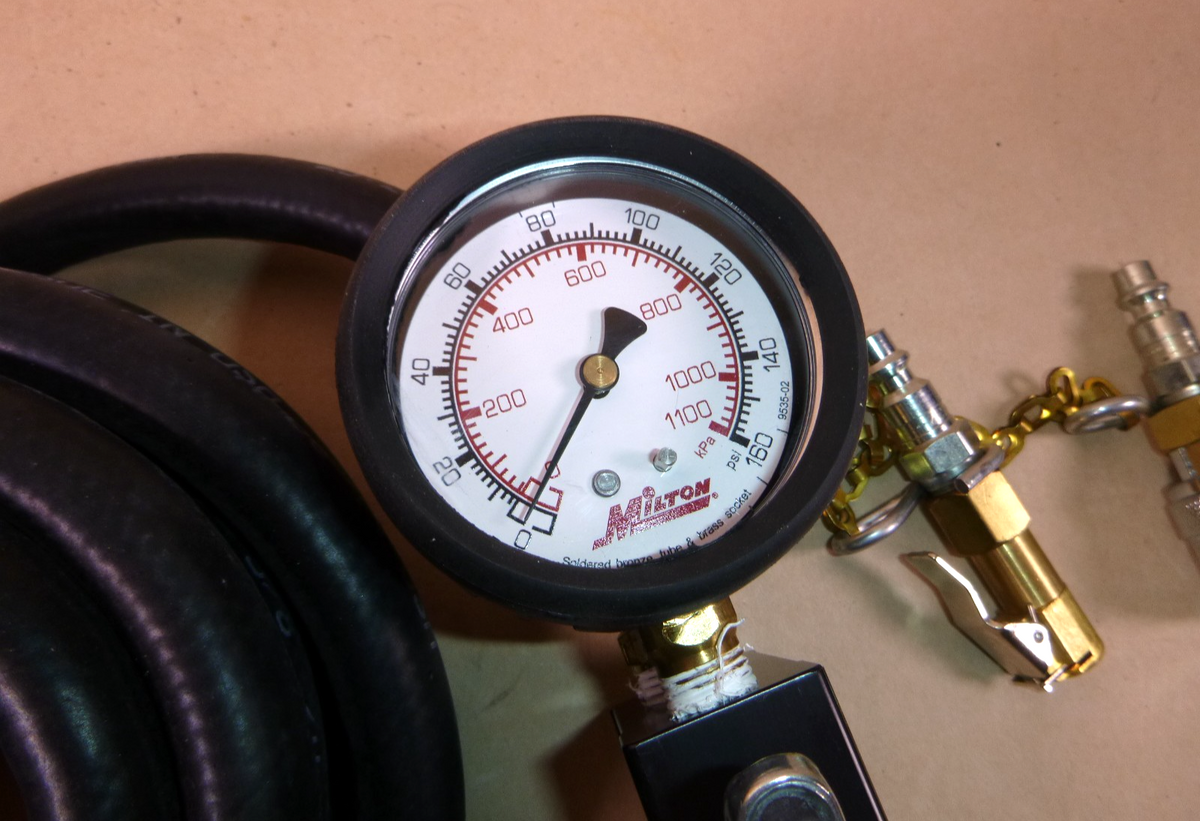 Milton Military Tire Inflation Gage 160 Psi With Standard and Large Chuck