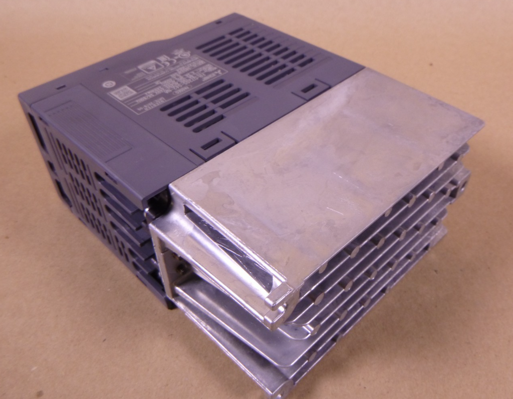 Mitsubishi FR-D720S-042-NA VFD Inverter D700 1PH 200-240VAC | Electrical MRO Replacement Parts & Components and Commercial Electrical Supplies Company