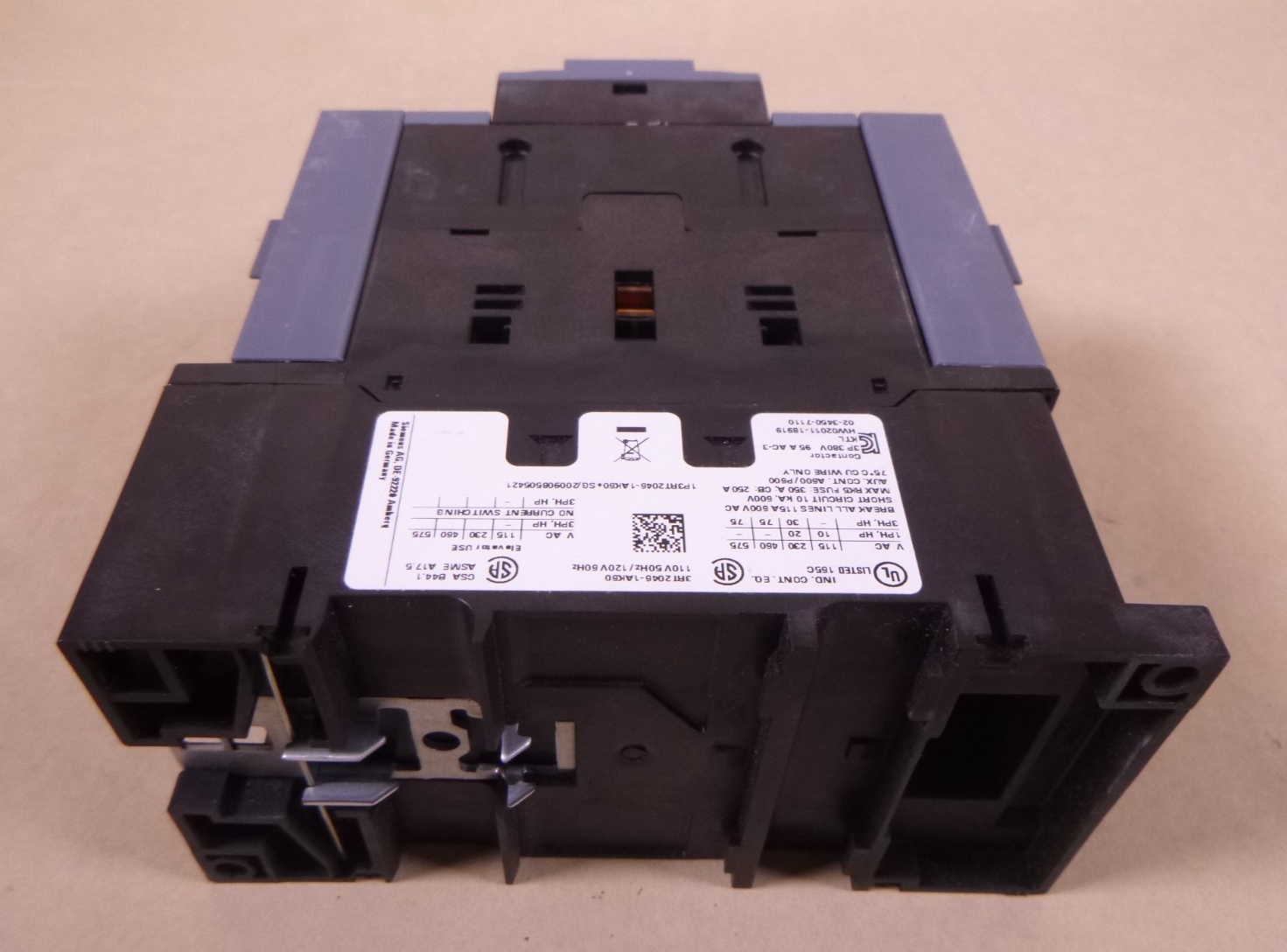 Siemens 3RT2046-1AK60 Contactor 95 Amp 400V 45kW 1NO 1NC , 110/120V 50/60Hz