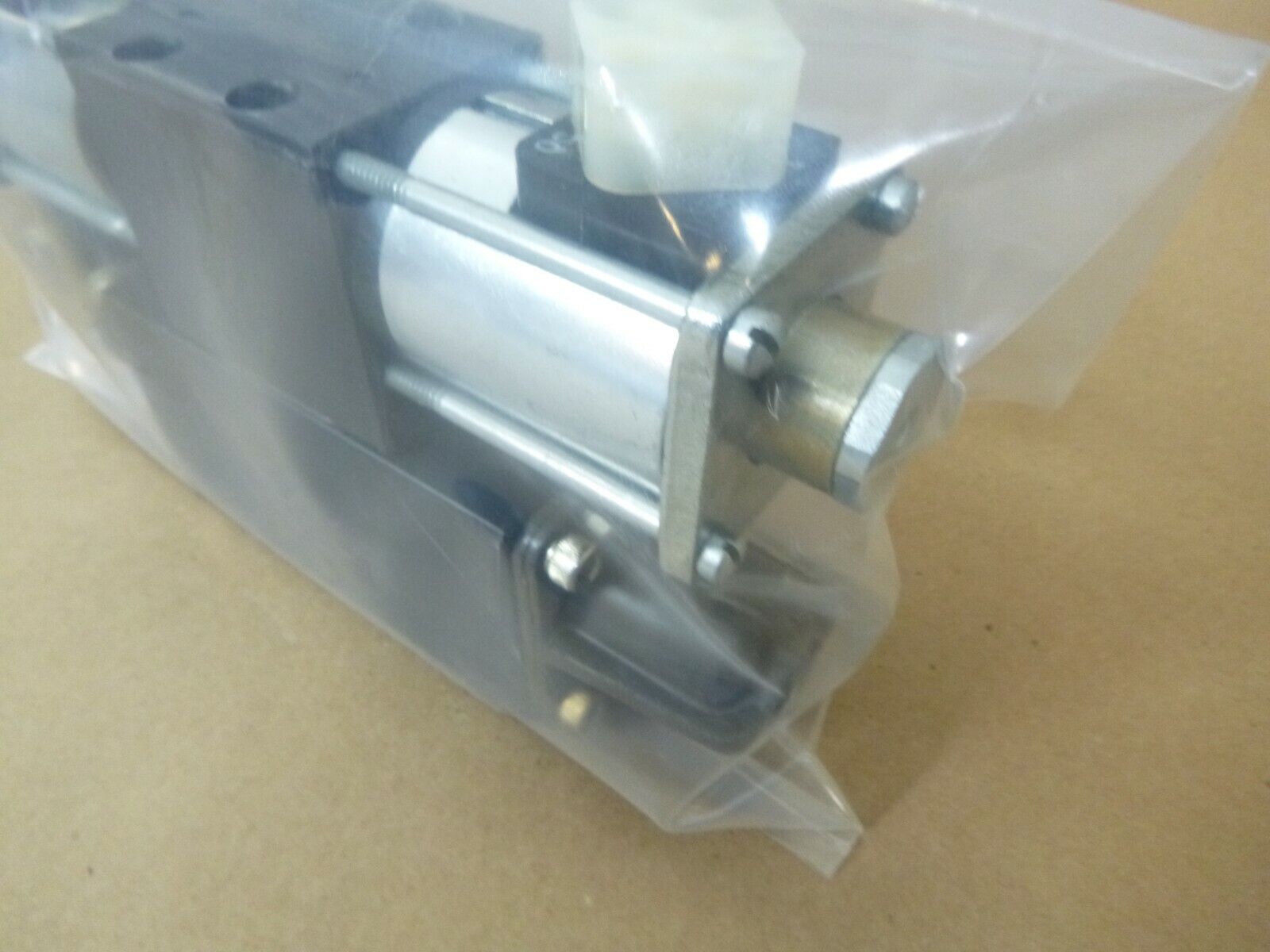M1074, M1077 Pallitized Loading Sys Linear Directional Control Valve 85564-07-24 | Replacement Truck Parts, Trailer Accessories, Automobile Supplies, Car Parts &amp; Accessories