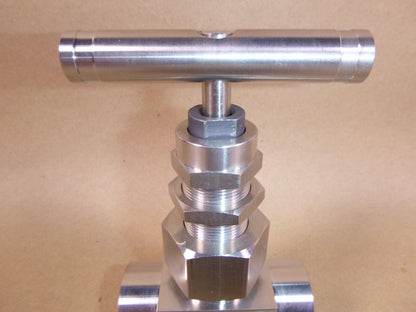 D-Pro Union Bonnet Needle Valve, 3/4 in. FNPT, Regulating Stem 316 SS, 6000 Psi | Industrial MRO Replacement Parts, Manufacturing Machine Parts &amp; Components, Heavy Equipment Parts Supplier