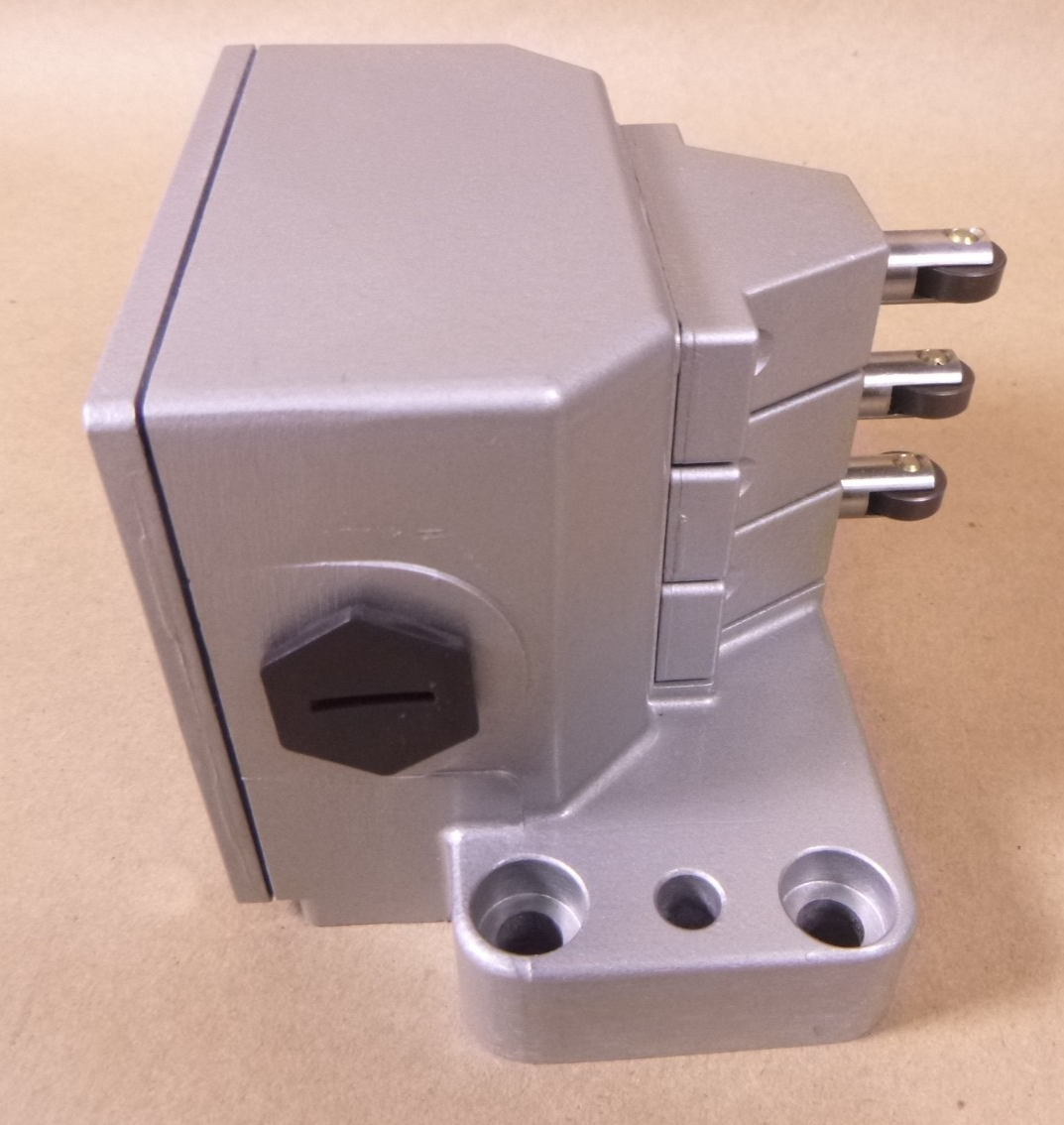 YAMATAKE LDZ-5312 Micro Multi-Plunger Limit Switch 15A , 125 Or 250V | Industrial MRO Replacement Parts, Manufacturing Machine Parts &amp; Components, Heavy Equipment Parts Supplier