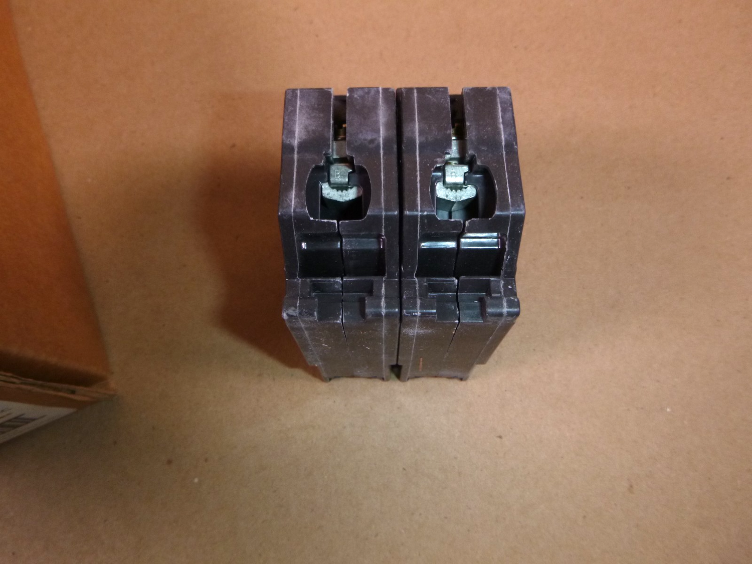 THQL2120 G.E. 20-Amp 2-Pole 120/240VAC Circuit Breaker (Lot of 5) New In Box