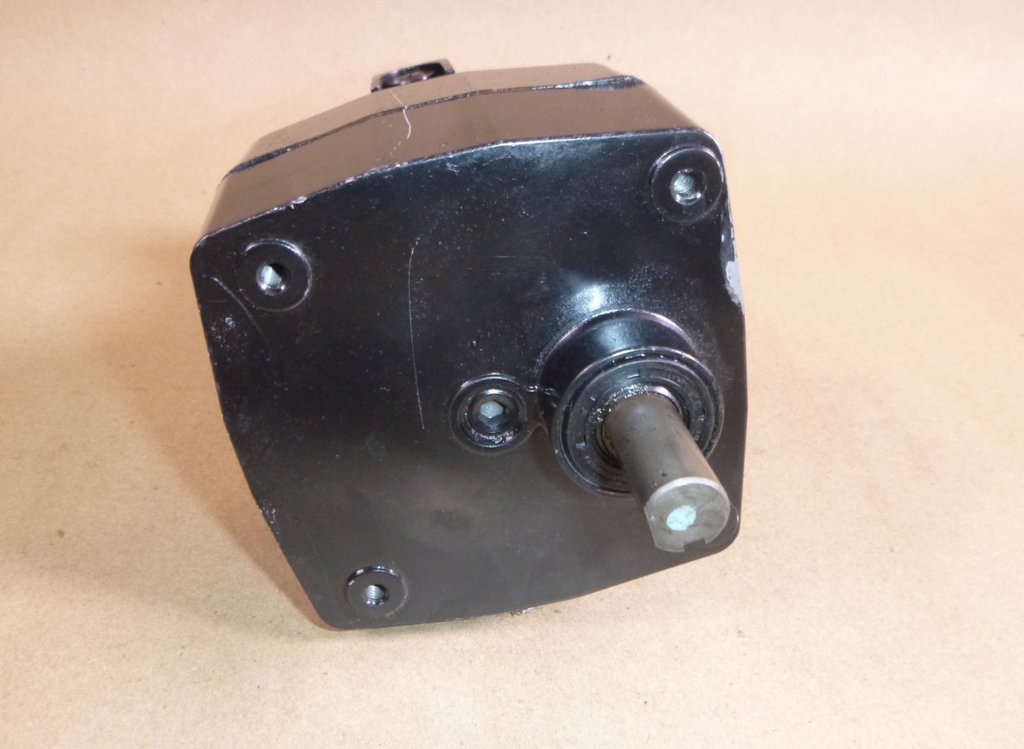 M1115002.00 Leeson Parallel Shaft 90 Vdc Gearmotor 1/40 Hp, 4 Rpm, 40 Lb-in | Industrial Electric Motors, Pumps & Parts