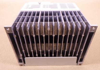 Mitsubishi FR-E520-3.7K-NA VFD 5HP Inverter 24.4A/17.5A 3PH 200-240VAC E500