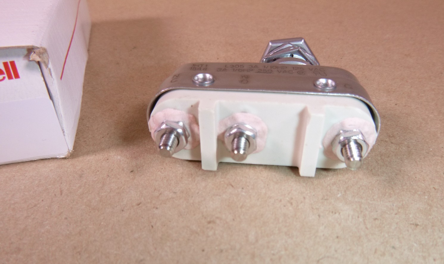 Honeywell 1HT1 Snap Action Switch, NO/NC, SPDT, Plunger, Screw, 3A at 250VAC | Electrical MRO Replacement Parts &amp; Components and Commercial Electrical Supplies Company