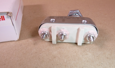 Honeywell 1HT1 Snap Action Switch, NO/NC, SPDT, Plunger, Screw, 3A at 250VAC | Electrical MRO Replacement Parts & Components and Commercial Electrical Supplies Company