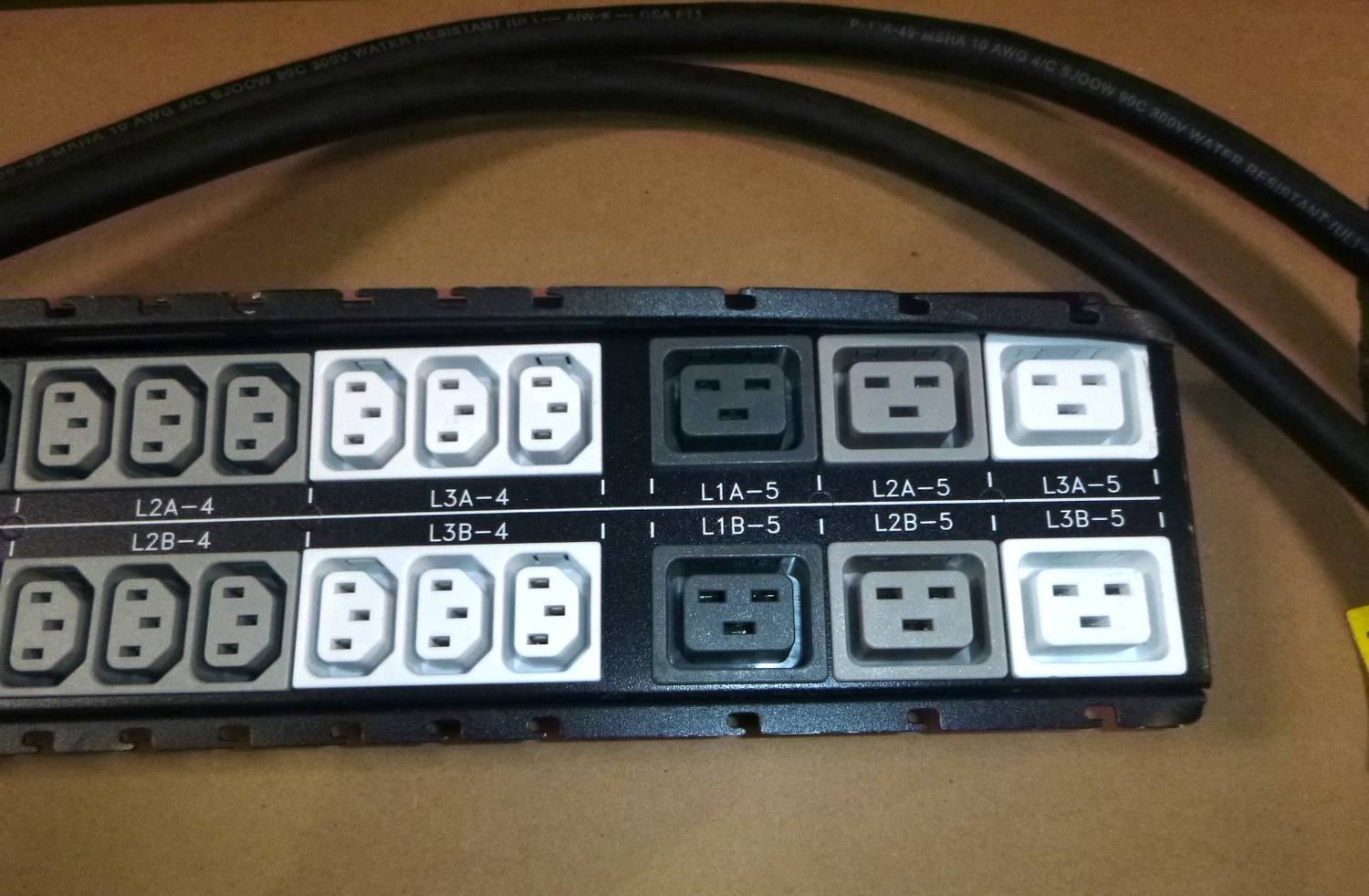 78-Outlets Vertical Rackmount PDU Hewlett Packard 3 Phase Input HP S2324 PDU | Electrical MRO Replacement Parts &amp; Components and Commercial Electrical Supplies Company