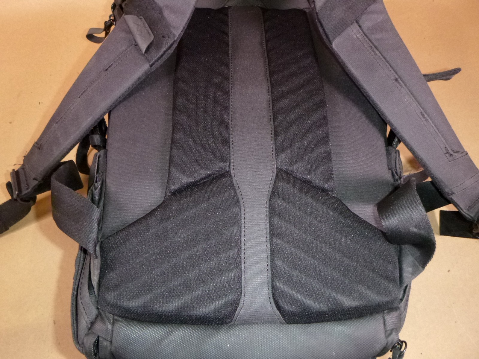 USED Peak Design Everyday Backpack 20L Black Camera Laptop Travel Bag - Very Clean | Industrial MRO Tools and Replacement Industrial Equipment Components