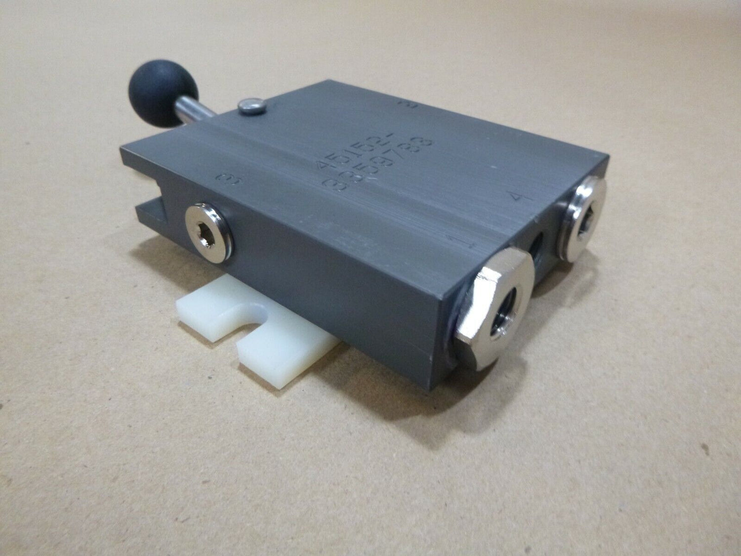 USGI M1076 16.5 TON TRAILER LINEAR DIRECTIONAL CONTROL VALVE OSHKOSH 3359783 | Genuine M35 Military Truck Parts and M939 Cargo Truck Surplus Parts