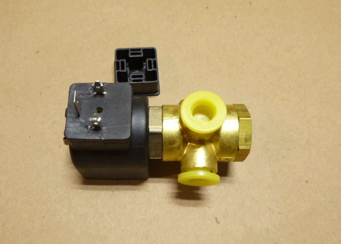 New PARKER 04F30U2206ADFPH05 Series 30 Small Three-Way Direct Acting Valve | Industrial MRO Replacement Parts, Manufacturing Machine Parts &amp; Components, Heavy Equipment Parts Supplier