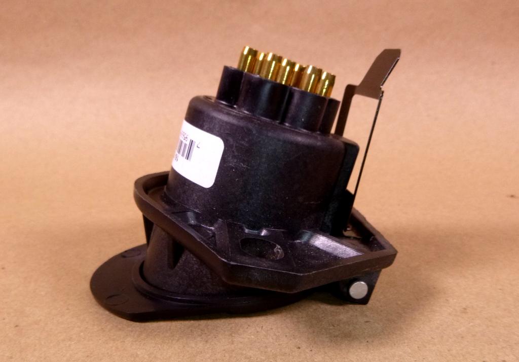 16-726 Phillips 7-Way Havy Duty STA-DRY 2-Hole Bullet w/locking clip Socket | Electrical MRO Replacement Parts & Components and Commercial Electrical Supplies Company