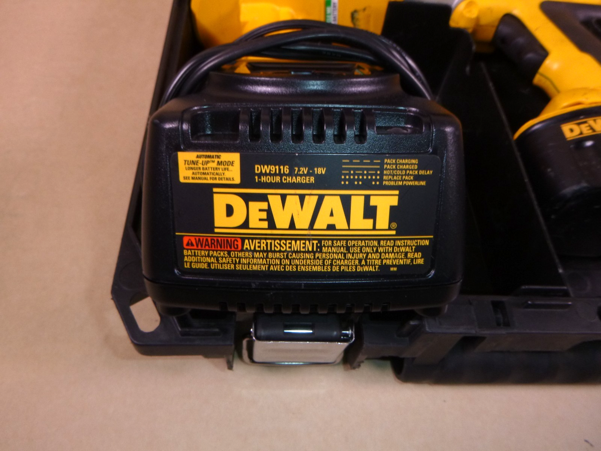 DeWalt 18V 1/2in. Cordless Impact Wrench Kit (DW059) W/ 2 Batteries &amp; Charger