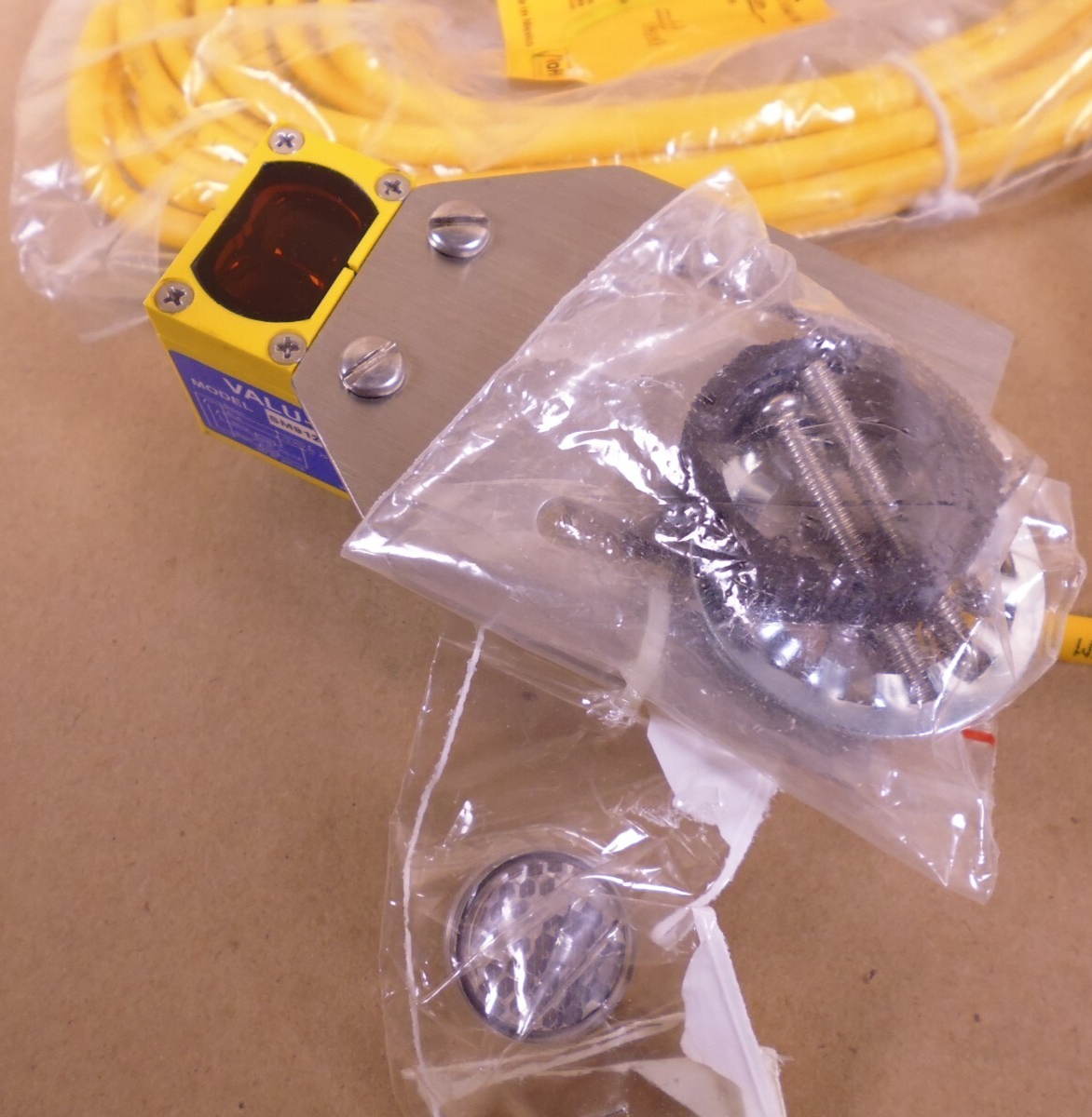 Banner Engineering SM912LVAGQD Valu-Beam Sensor w/ Turck RK 40-6M Cable | Electrical MRO Replacement Parts &amp; Components and Commercial Electrical Supplies Company