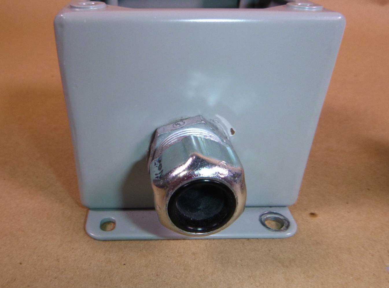 USED Allen-Bradley 800T-FX6D4 Push-Pull Red Pushbutton W/ Hoffman Enclosure E1PB | Electrical MRO Replacement Parts &amp; Components and Commercial Electrical Supplies Company