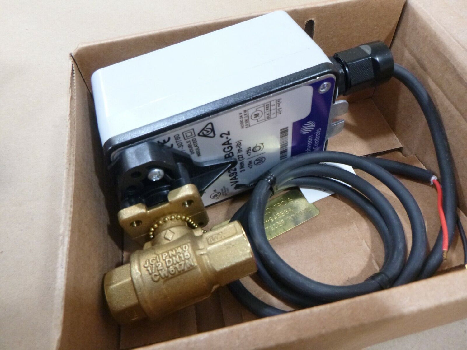 JOHNSON CONTROL VG1241AF+943BGA 1/2" NPT 2-WAY BRASS VALVE W/ ACTUATOR | Industrial MRO Replacement Parts, Manufacturing Machine Parts &amp; Components, Heavy Equipment Parts Supplier