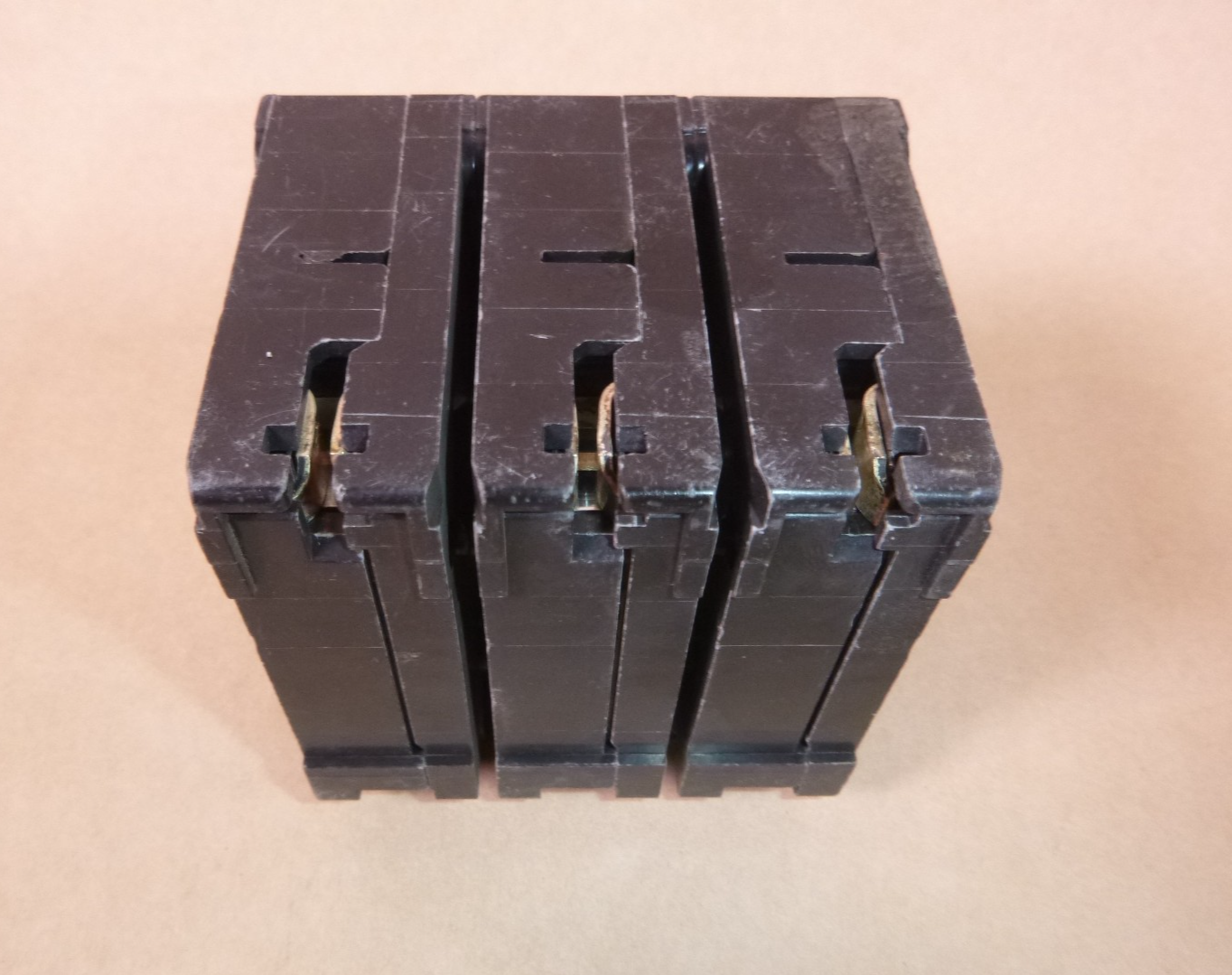 Q390 SIEMENS 90 AMP 240 VOLT 3 POLE CIRCUIT BREAKER