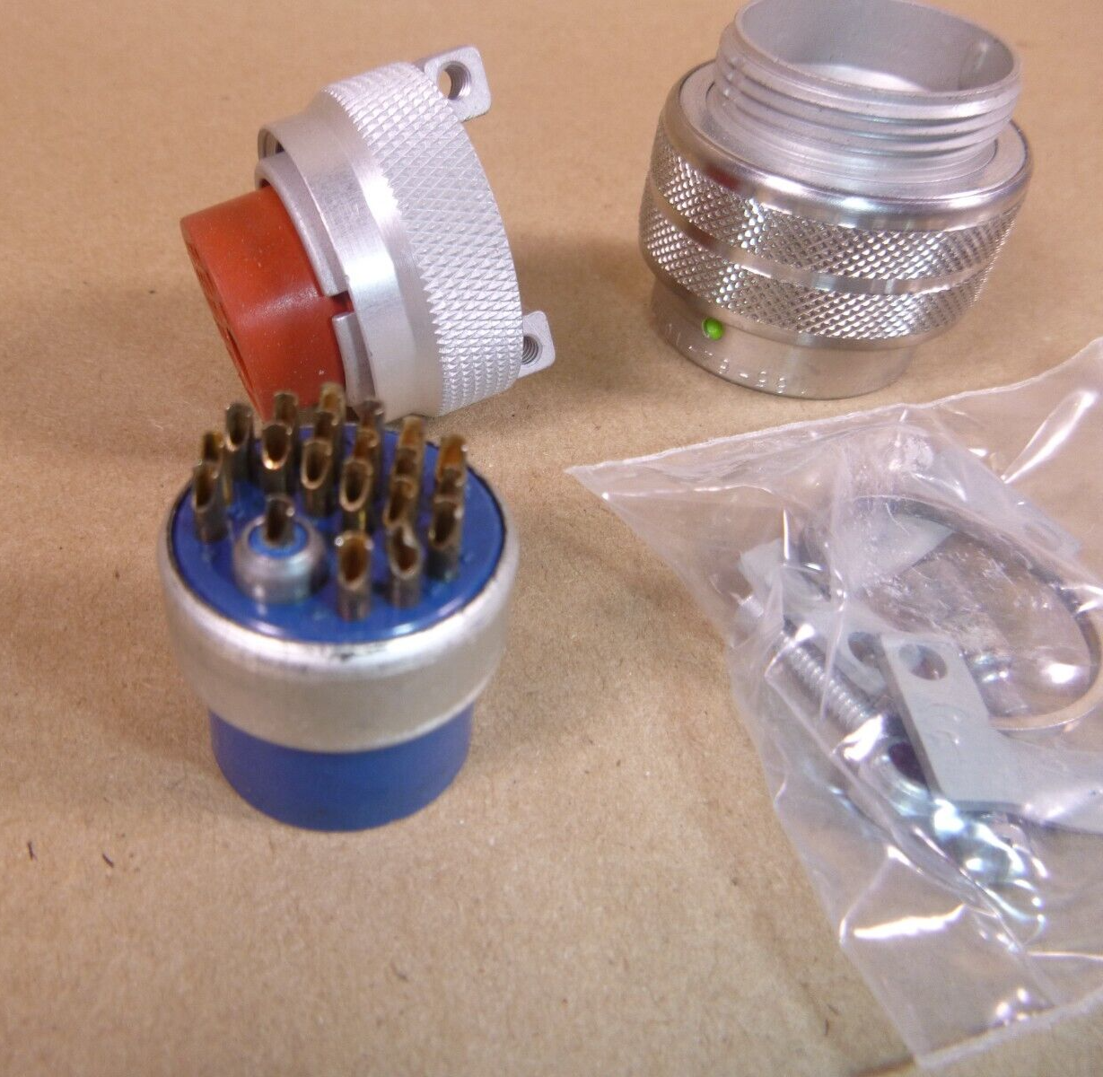 USGI Amphenol Circular Mil Connector 165-62-1017, 5935-01-038-6471 | Electrical MRO Replacement Parts &amp; Components and Commercial Electrical Supplies Company