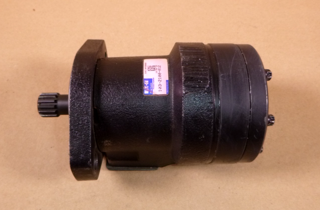 103-2100-012 Char-Lynn Cast Iron 2 Bolt Hydraulic Motor Spline Shaft | Industrial Electric Motors, Pumps &amp; Parts