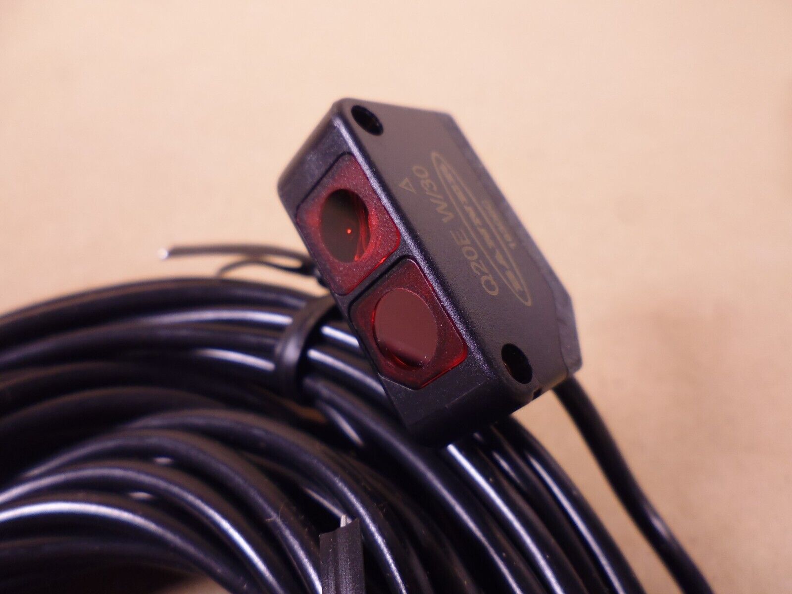 Banner Q20E W/30 Photoelectric Sensor World-Beam Q20 Series 10-30VDC | Industrial MRO Replacement Parts, Manufacturing Machine Parts &amp; Components, Heavy Equipment Parts Supplier