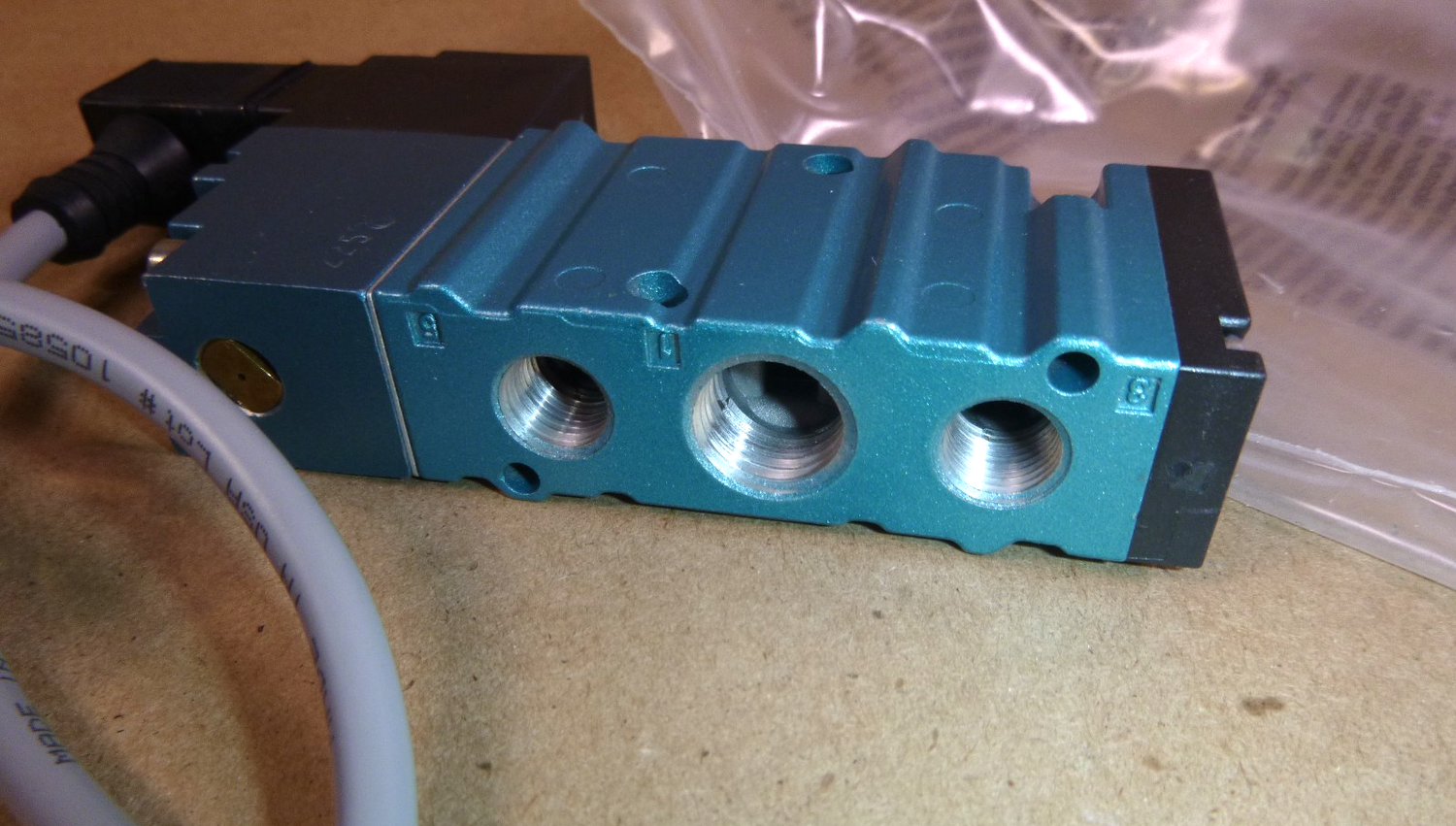411A-B0A-DM-DFFJ-1KA MAC Valves 5/2 Way Single Solenoid Piloted Valve 20-120 Psi