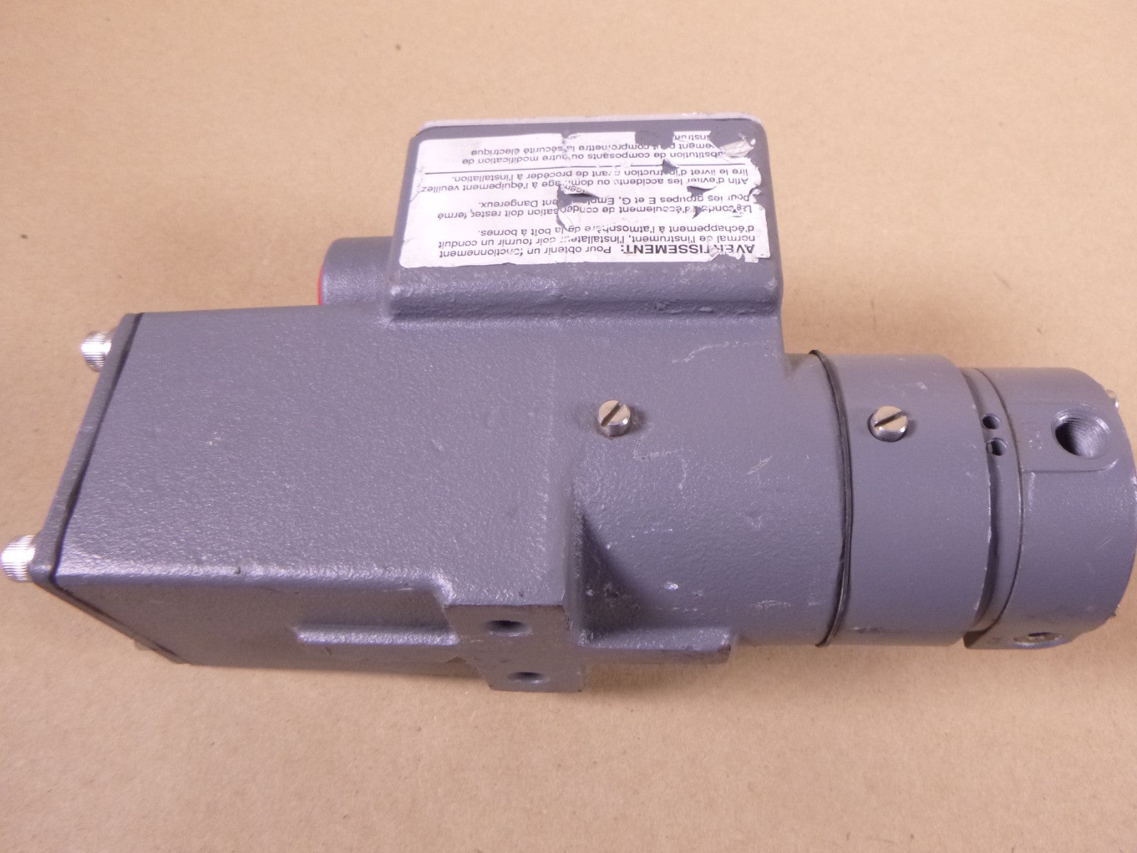 Moore Products 771-16BTF2 CURRENT TO PNEUMATIC TRANSDUCER 4-20MA , 16MA, 15VDC | Industrial MRO Replacement Parts, Manufacturing Machine Parts &amp; Components, Heavy Equipment Parts Supplier