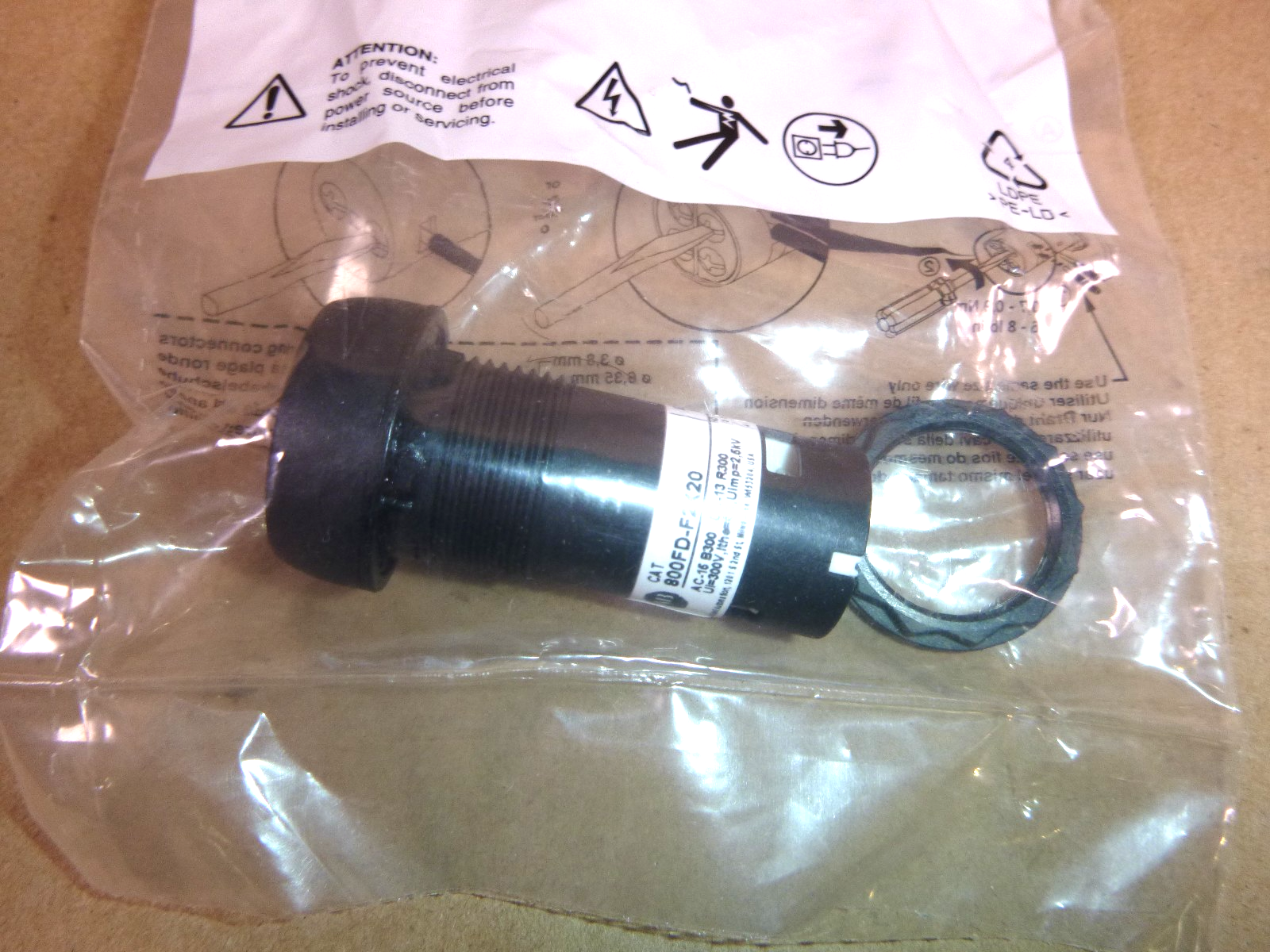 800FD-F2X20 Allen Bradley 22mm Momentary Push Button, No Power Module, Lamp Type | Electrical MRO Replacement Parts &amp; Components and Commercial Electrical Supplies Company