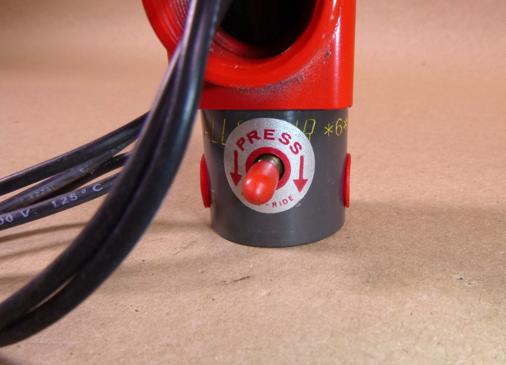 30BY8A Allenair 3-Way 120Volt 7Watt 125Psi N.O. Solenoid Valve 1/8 NPT Ports | Electrical MRO Replacement Parts & Components and Commercial Electrical Supplies Company