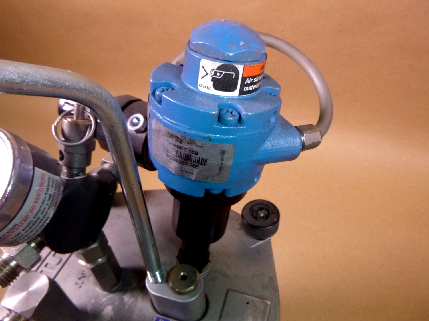 USED Binks SG2 Plus Pressure Cup With Gast Rotary Agitator 2 Quart Model 80-651 | Industrial MRO Replacement Parts, Manufacturing Machine Parts &amp; Components, Heavy Equipment Parts Supplier