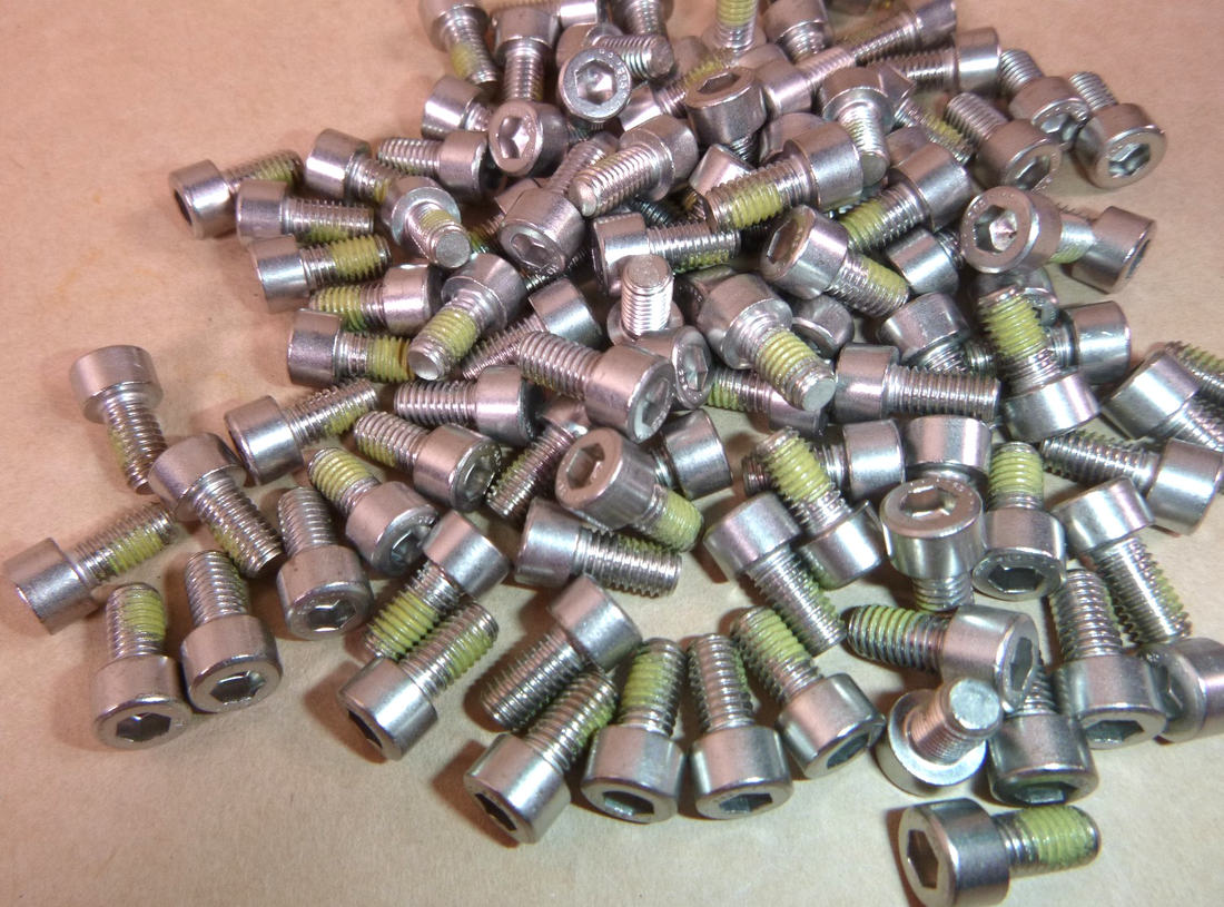 10-32 x 3/8" Stainless Steel Thread-Locking Socket Head Cap Screw (100 Pcs)