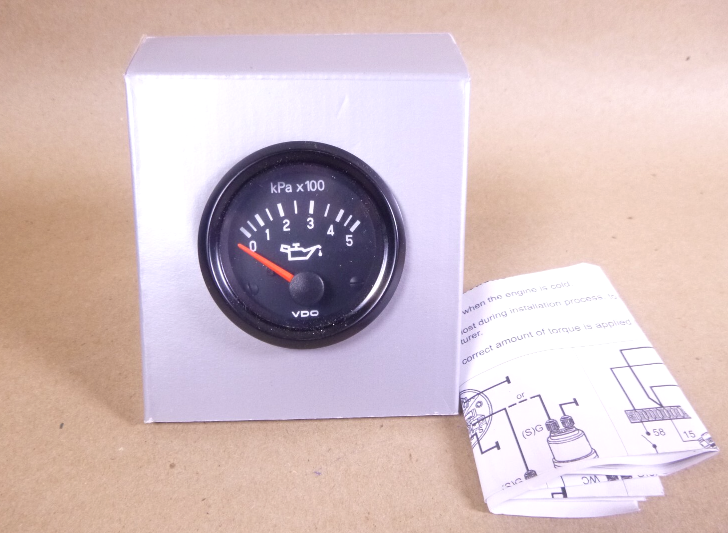 VDO 350040016 Oil Pressure Electric Short Sweep 52mm Gauge, 0-500 kpa, 24 Volt | Replacement Truck Parts, Trailer Accessories, Automobile Supplies, Car Parts &amp; Accessories