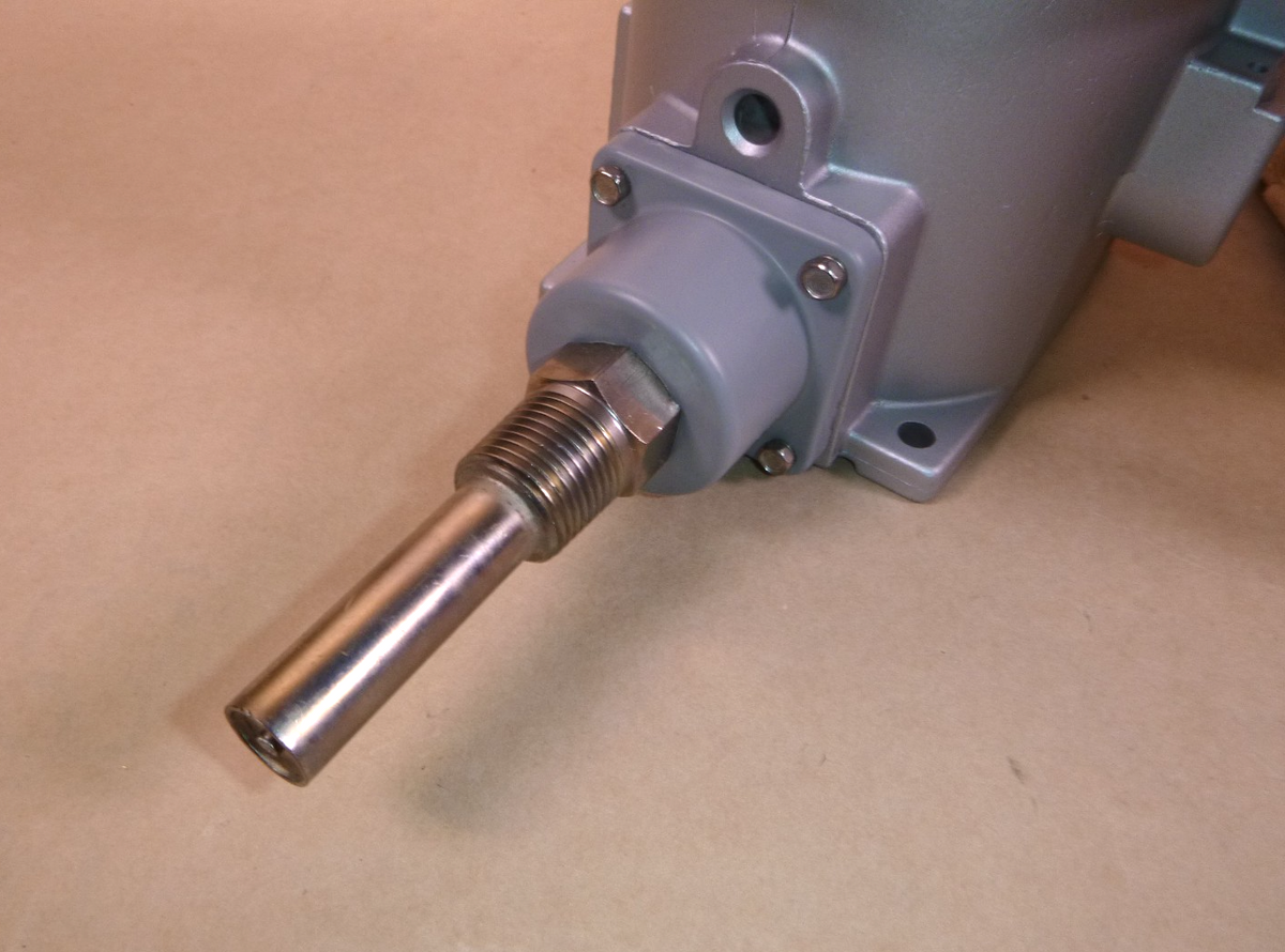 New United Electric B121-120 Explosion Proof Temperature Switch 0-225 Deg. F