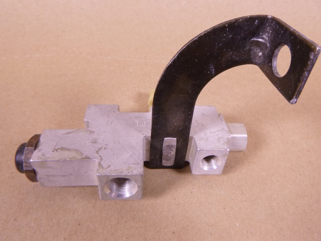 HMMWV M998 Master Cylinder Regulating Valve , 12339353 , 4820-01-186-0822