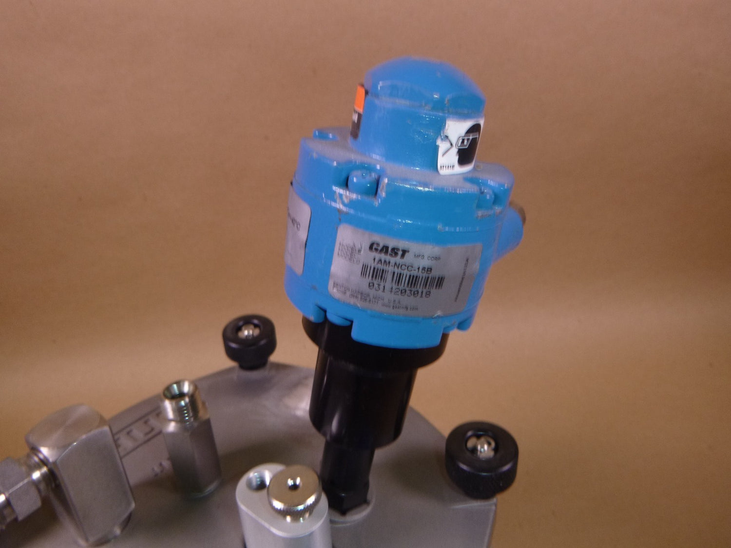 Binks SG2 Plus Pressure Cup Model 80-651 With Gast Rotary Agitator No Regulator | Industrial MRO Replacement Parts, Manufacturing Machine Parts &amp; Components, Heavy Equipment Parts Supplier