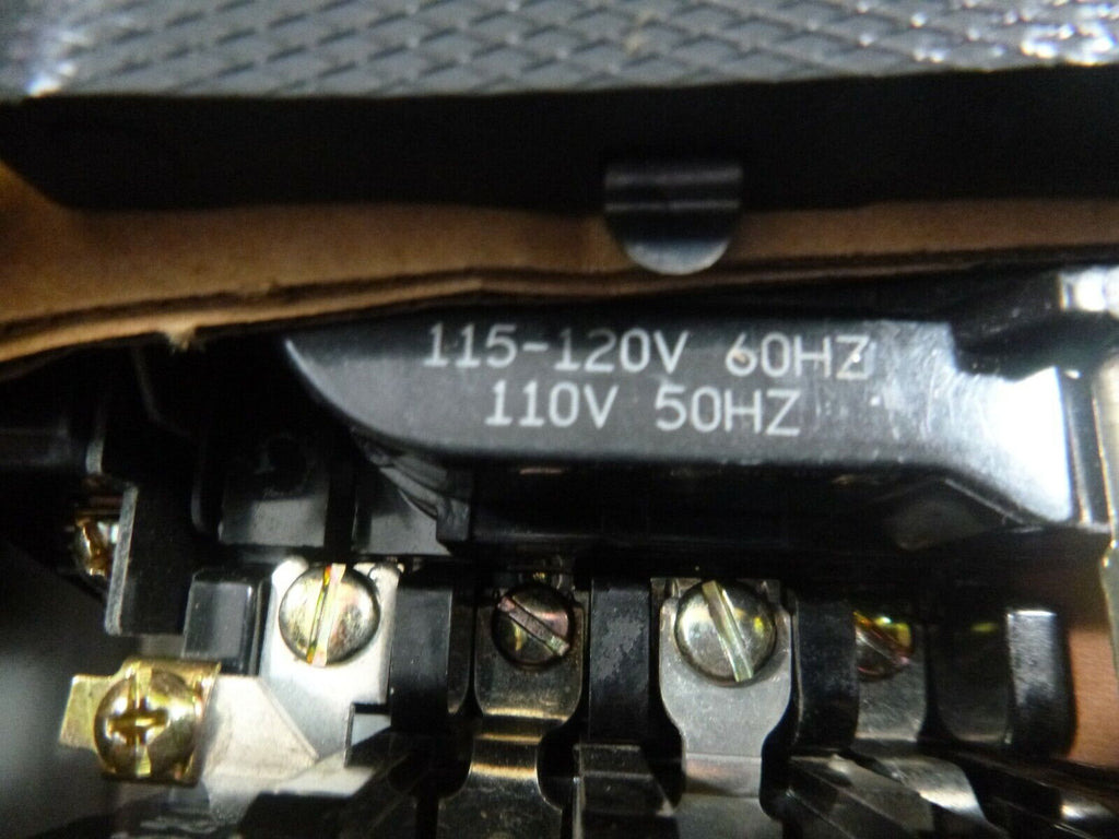 New GE CR309B402 Magnetic Starter Reverser Size 0, 3P 600V 120VAC Coil w/ Nema 4 | Electrical MRO Replacement Parts & Components and Commercial Electrical Supplies Company