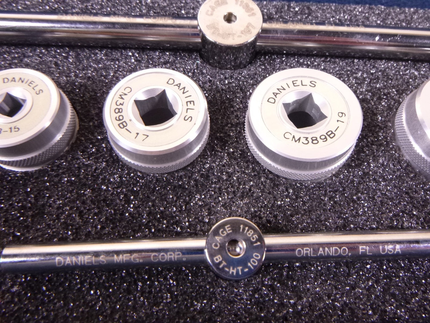 DMC Daniels CM-S-389B Adaptor Tool Set MIL-C-3899 Ser 4 Plugs , 10-Piece Set