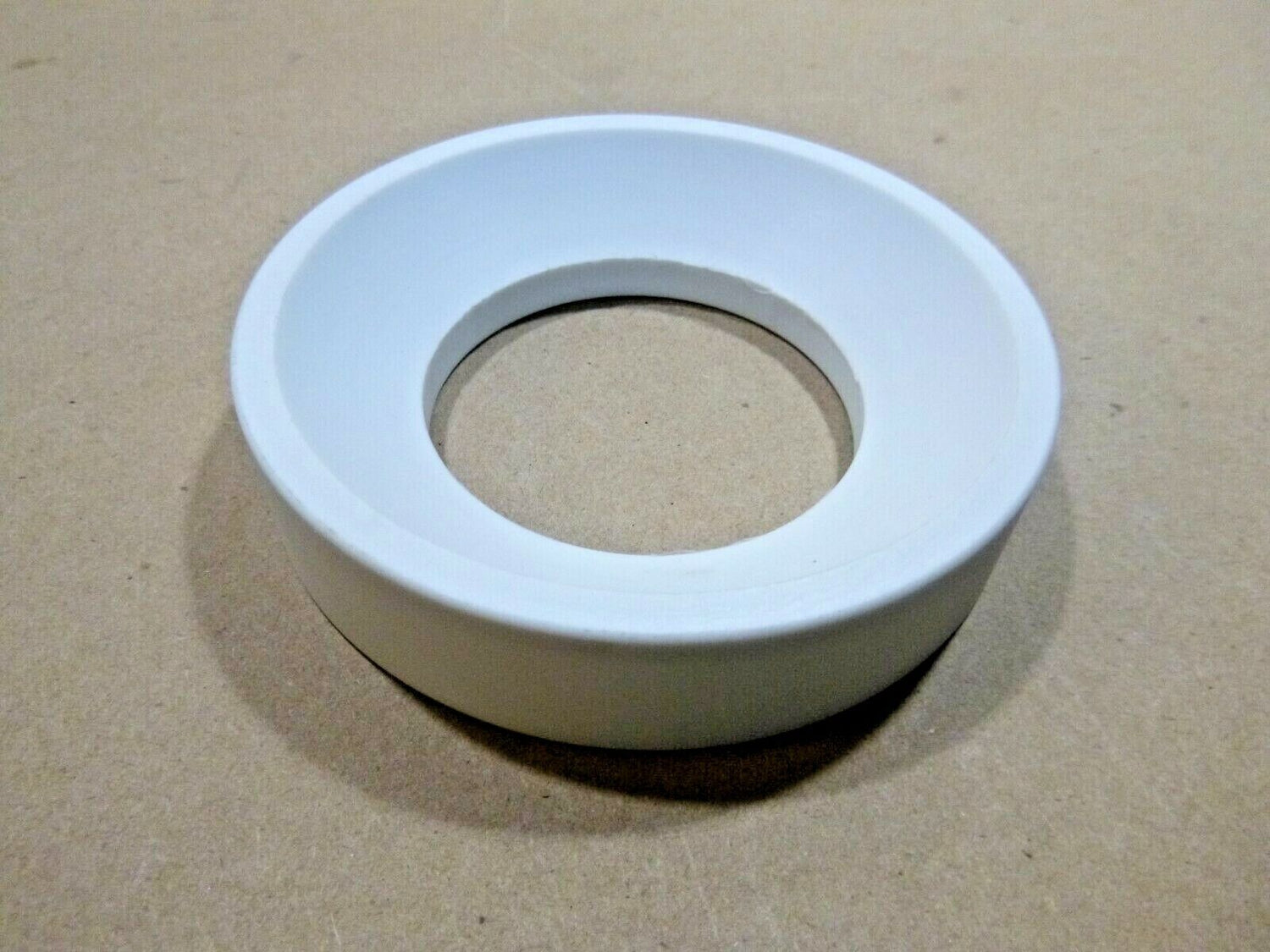 KALMAR RT240 BEARING RETAINING PLATE 9238280836, 3110-01-486-0115 | Industrial Tractor Parts Supplier and Surplus Tractor Parts &amp; Accessories