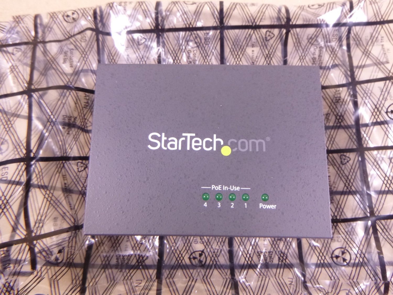 StarTech POEINJ4G 4-port Gigabit PoE+ Injector Midspan Hub 54V 30W 8023.at | Electrical MRO Replacement Parts &amp; Components and Commercial Electrical Supplies Company