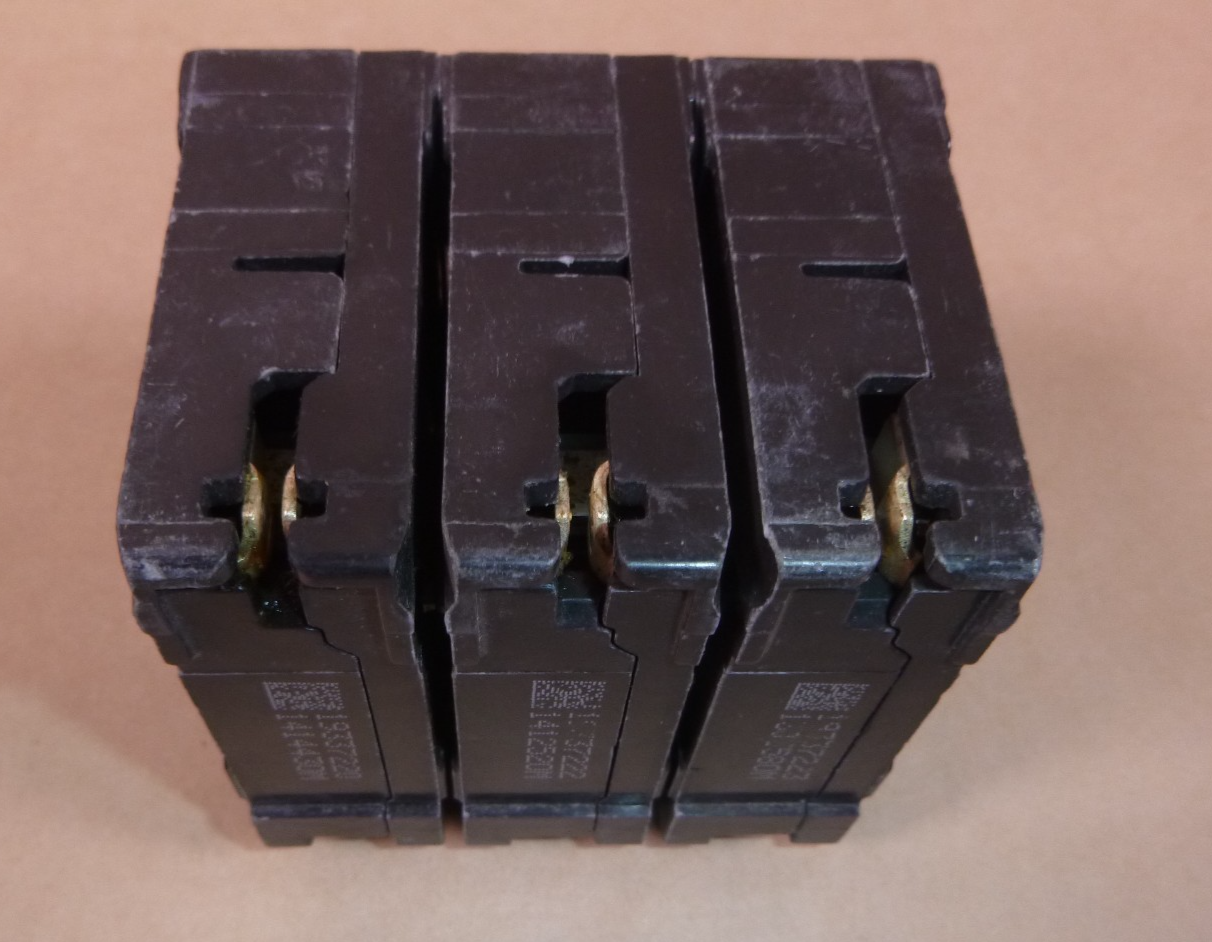 Q3100 SIEMENS 3 POLE 100AMP 240V CIRCUIT BREAKER