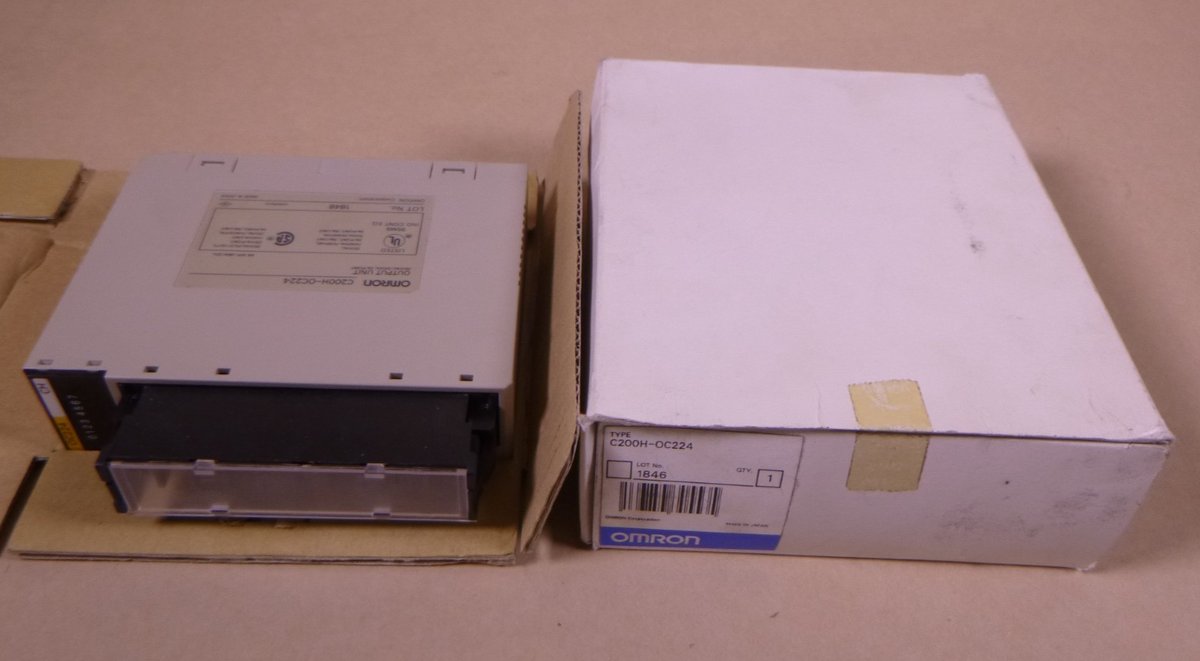 NEW Omron C200H-OC224 8-Pt Relay Output Module 250VAC 24VDC PLC 