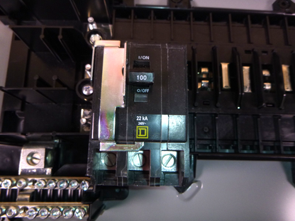 Q0327M100 Square D 27 Circuit 100A Load Center Main Breaker 3 Phase, 120/240V