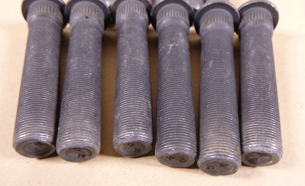(12 Pack) Wheel Stud Lug Bolt, M22 X 1.5mm x 122mm, 1" Knurled Diameter | Industrial Replacement Nuts & Bolts Distributor and Machinery Screws & Fasteners Supply