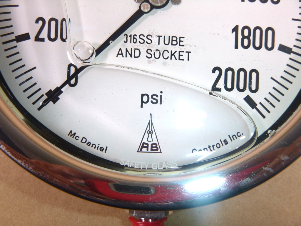 Liquid Filled Pressure Gauge 2000 PSI 6” Dial Stainless Steel McDaniel Controls