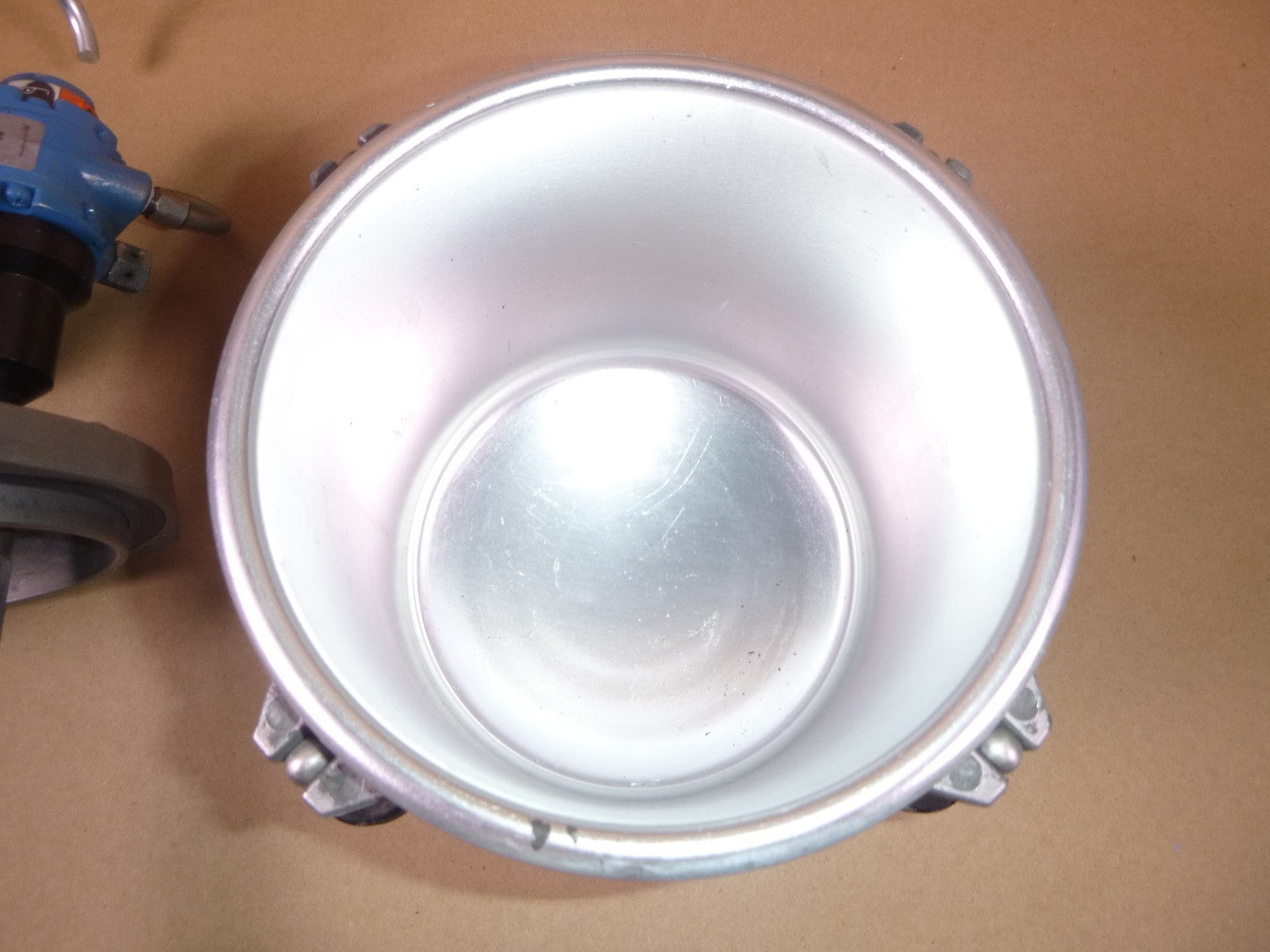 USED Binks SG2 Plus Pressure Cup With Gast Rotary Agitator 2 Quart Model 80-651 | Industrial MRO Replacement Parts, Manufacturing Machine Parts &amp; Components, Heavy Equipment Parts Supplier
