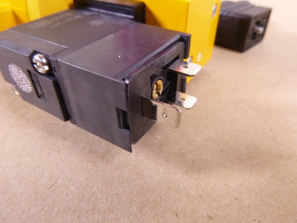 SMC Pneumatics AVL3000-03-5DZM Valve, Soft Start With Lock Out 3/8" Port 24 VDC