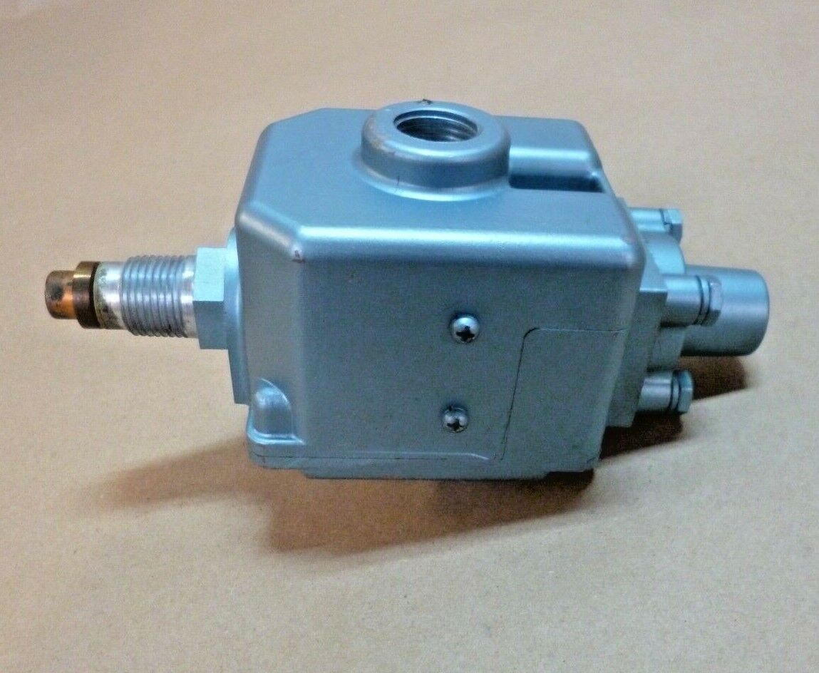 AMOT CONTROLS MODEL 2340A TEMPERATURE &amp; PRESSURE SWITCH 115/250/480 VOLT AC | Industrial MRO Replacement Parts, Manufacturing Machine Parts &amp; Components, Heavy Equipment Parts Supplier