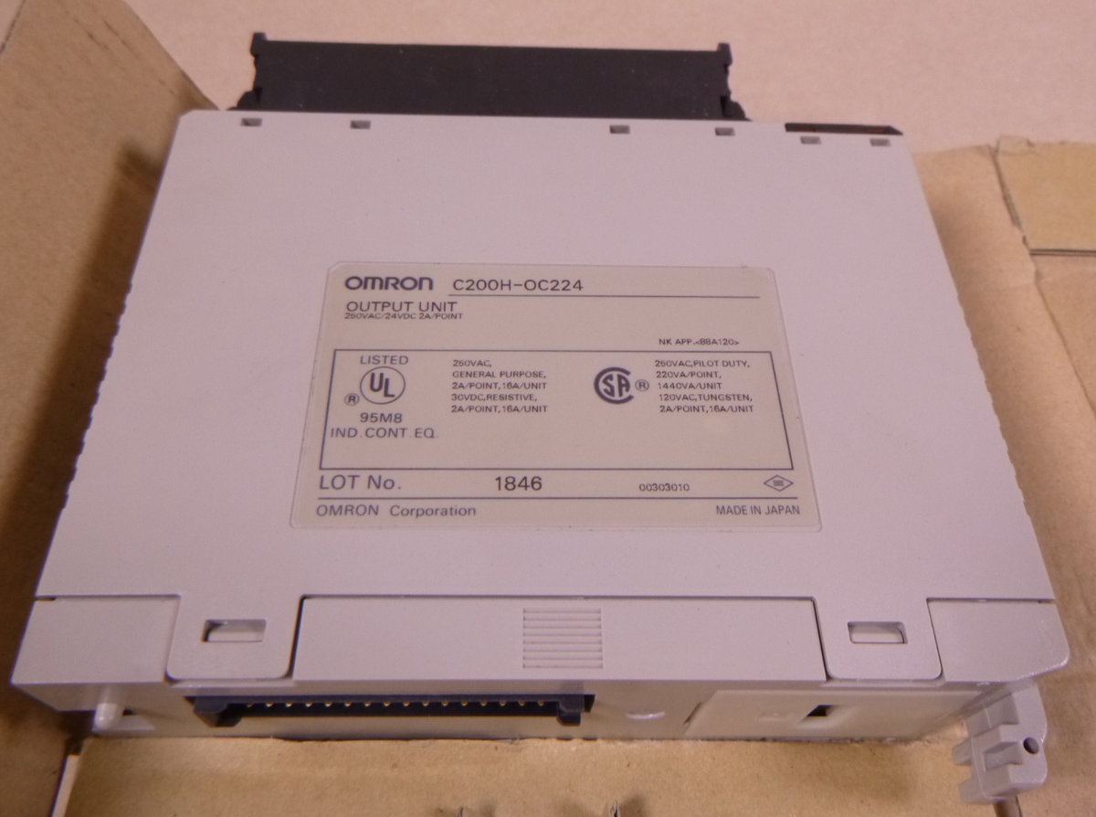 NEW Omron C200H-OC224 8-Pt Relay Output Module 250VAC 24VDC PLC 